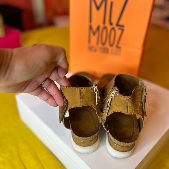 Miz Mooz Samantha Sandal in Wheat Tan US 9 EU 40 - Picture 3 of 5